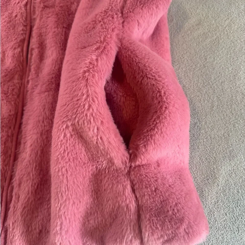 J Crew Women’s faux fur vest from J Crew size M - Picture 8 of 16